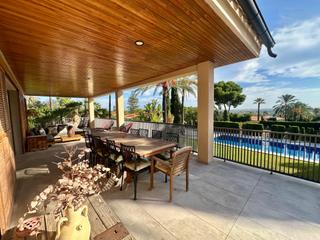 Chalet  Calle tancat de l'alter. Elegante vivienda disponible en tancat de lalter