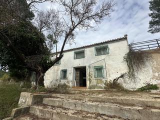 Masia en Enguera. Disponible finca rstica con 2 viviendas