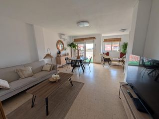 Miete Etagenwohnung in Calle cavite 27. Piso luminoso cerca del mar