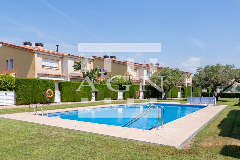 Foto 019f9fe2-4d74-4bd7-8bf3-a410e60e53ab. Reihenhaus mit heizung pool in Platja de Mont-roig Mont-roig del Camp