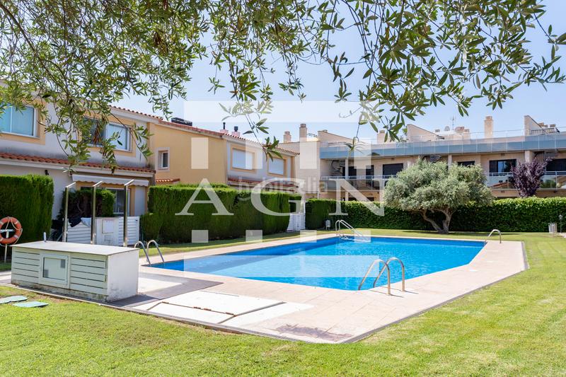 Foto 18b24a54-d568-49bd-830b-0dcf39a0d6b4. Reihenhaus mit heizung pool in Platja de Mont-roig Mont-roig del Camp