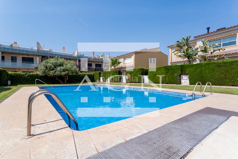 Foto e763053d-1799-4e1b-b076-cd5c19ff6b79. Reihenhaus mit heizung pool in Platja de Mont-roig Mont-roig del Camp