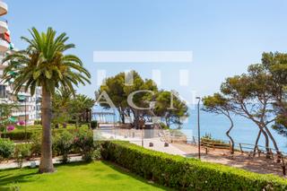 Apartamento  Passeig del mediterrani. ¡descubre tu nuevo hogar frente al mar!