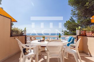 Apartament a Carrer del blat 21. Apartamento en primera línea de mar. a pie de playa. espectacula
