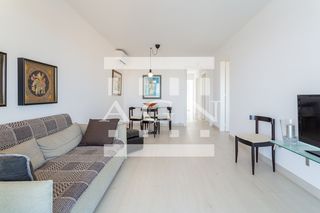 Flat in Carrer de ramon llull 4. Amplio piso de oportunidad en el corazón de salou