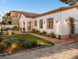 Haus  Carrer de girona. Encantadora casa en cambrils - oportunidad de reforma.