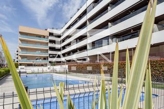 Rent Flat in Avinguda de la llosa 6. Ático ubicado en la codiciada zona de horta de santa maría, camb