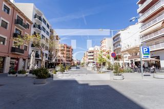 Flat  Carrer de roger de llúria 35. Amplio piso en cambrils con vistas a la rambla jaume i