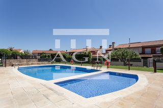 Casa aparellada  Carrer treviso. Preciosa casa pareada oportunidad en vilafortuny cambrils