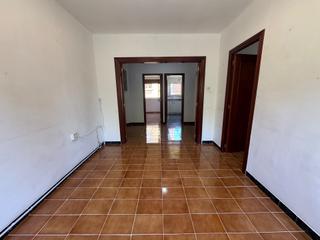 Pis  Carrer de miquel pedrola i alegre. Luminoso piso de tres habitaciones en la barceloneta – listo par