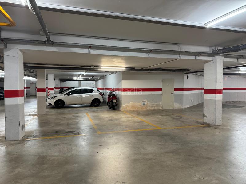 Foto f9327c68-e7f6-4558-ad60-e32857f70ed8. Aparcament cotxe a Can Roca Terrassa