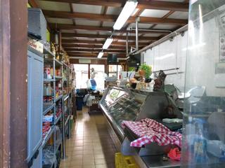 Local commercial dans La Roureda. Local en funcionamiento