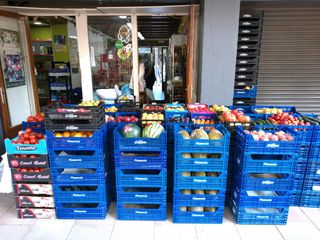 Local commercial dans La Roureda. Local en alquiler con opci�n de compra