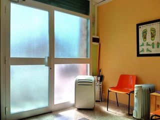 Locale commerciale  Carrer de les magn�lies. Local ideal para cambio de uso a vivienda