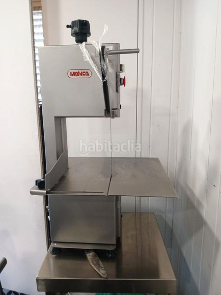 Foto 236f550b-7d8f-49ed-ace0-be5dadfc90b0. Traspaso local comercial urge traspaso carniceria seminueva en pleno rendimiento en Sabadell