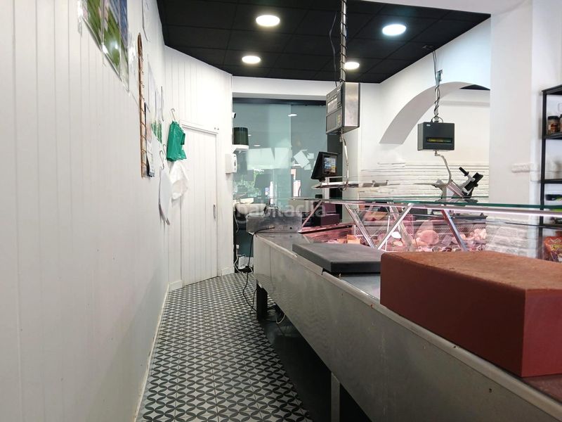 Foto 62589bd4-8d5a-4061-9d94-b368ecc97151. Traspaso local comercial urge traspaso carniceria seminueva en pleno rendimiento en Sabadell