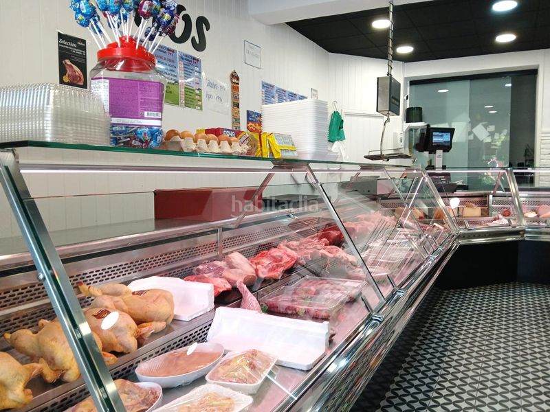 Foto 86a6e443-a870-44c8-9b17-b09b3747cc3a. Traspaso local comercial urge traspaso carniceria seminueva en pleno rendimiento en Sabadell