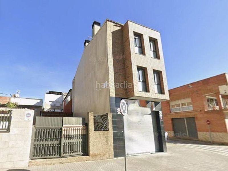 Foto b846c912-d220-460e-aa9a-b51af2bb8190. Edifici a carrer rossello del 52 a Ca n'Oriac Sabadell