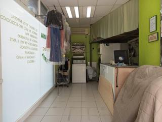 Local commercial dans Carrer lusitania de la 8. Local en venta