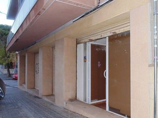 Local Comercial en Calle lusitania de la 25. Gran local en venta  230 m2