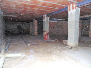 Local Comercial a Calle lusitania de la 25. Gran local 230 m2