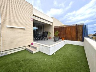 Lloguer Casa adossada a Agua Amarga - Urbanova. Vivienda adosada en alquiler temporal en alicante