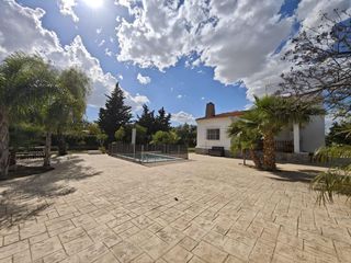Chalet en Los Arenales del Sol. Chalet reformado en el altet  oportunidad única a solo 4 km de l