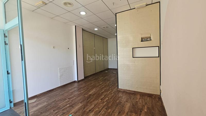 Foto 462110c7-4e72-481e-b347-d039cb0fa899. Alquiler local comercial se alquila local comercial en El Altet disponible a partir de octubre de 2025. en Elche / Elx
