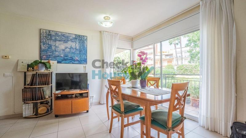 Foto a18d7e6d-c5e4-4a4c-991b-44cc405293df. Apartament amb calefacció aparcament a Eixample Sant Feliu de Guíxols