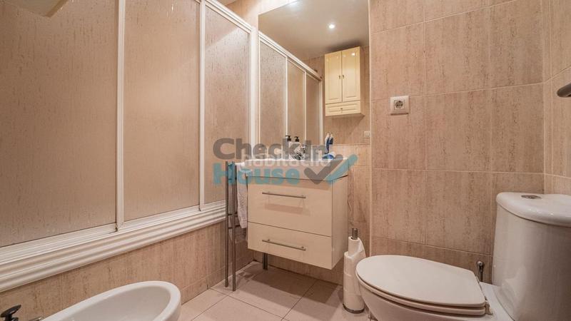 Foto a51ef607-7ab0-43e3-8c27-280c6543f2e4. Apartament amb calefacció aparcament a Eixample Sant Feliu de Guíxols