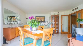 Apartament a Eixample. Piso con terraza, ascensor y parking