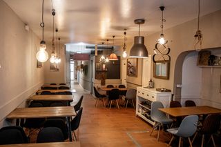 Lloguer Local Comercial  Carrer de sant pere. Magnifico restaurante en el centro de sant feliu