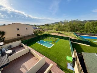 Ático  Carrer doctor josep maria vilaseca. Àtico de obra nueva con gran terraza, piscina comunitaria, parki