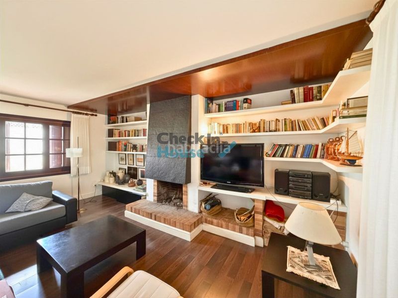 Foto 2eb796b4-2b4a-4594-bd6a-527160f16d6e. Chalet amplia casa con jardin urbanizacion del nord en Santa Cristina d´Aro