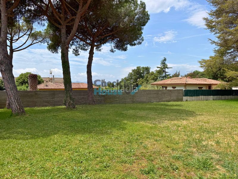 Foto 476c7d69-84f0-45bc-b1d7-e6ada6f47e28. Chalet amplia casa con jardin urbanizacion del nord en Santa Cristina d´Aro