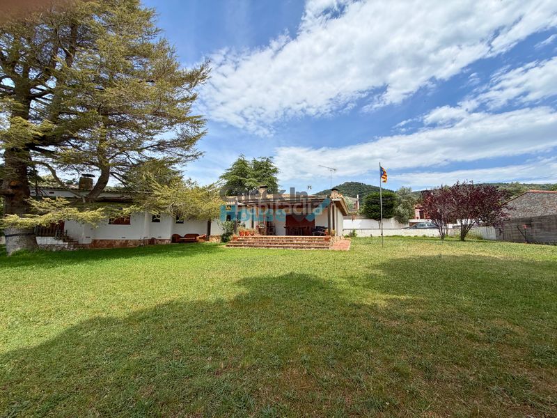 Foto 56ece42c-1fed-442f-865d-0966d7675f1d. Chalet amplia casa con jardin urbanizacion del nord en Santa Cristina d´Aro