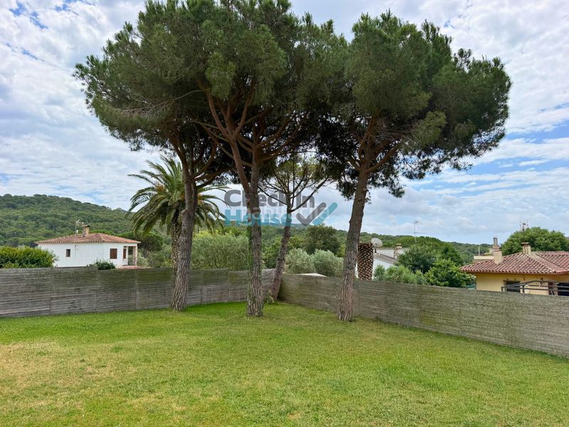 Foto 83b4b637-8ab2-4c7e-9994-81db4d87459d. Chalet amplia casa con jardin urbanizacion del nord en Santa Cristina d´Aro