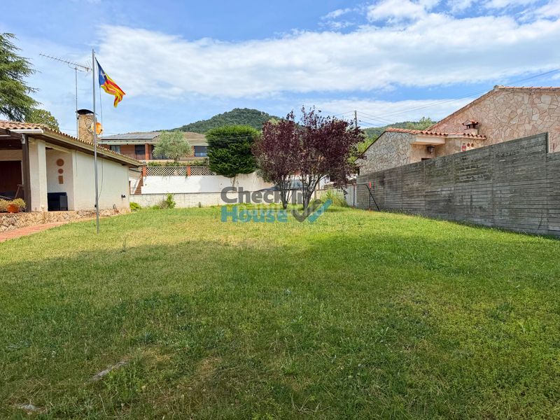 Foto d6bee91c-e370-4639-bb3f-b8f6681b7299. Chalet amplia casa con jardin urbanizacion del nord en Santa Cristina d´Aro