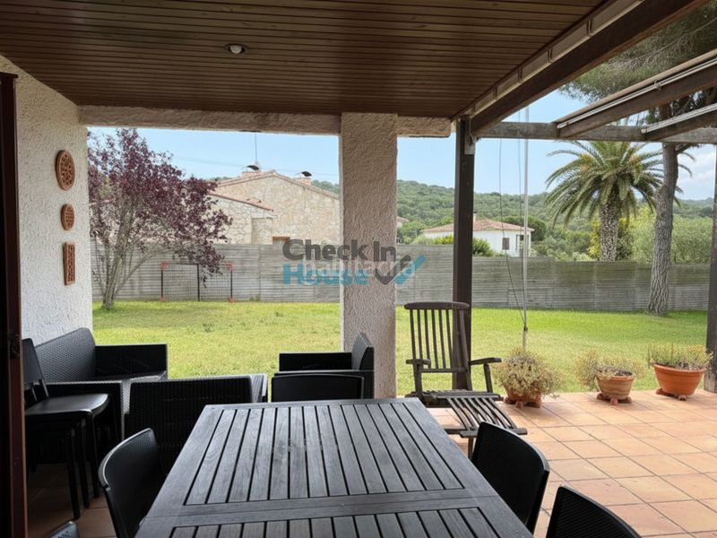 Foto e7b3224b-1692-40e6-8b62-71209576ada2. Chalet amplia casa con jardin urbanizacion del nord en Santa Cristina d´Aro