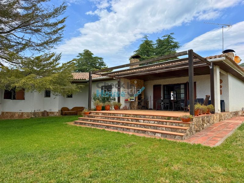 Foto fcd3a647-3fcb-4ea6-91ca-5a13fc5e5be7. Chalet amplia casa con jardin urbanizacion del nord en Santa Cristina d´Aro