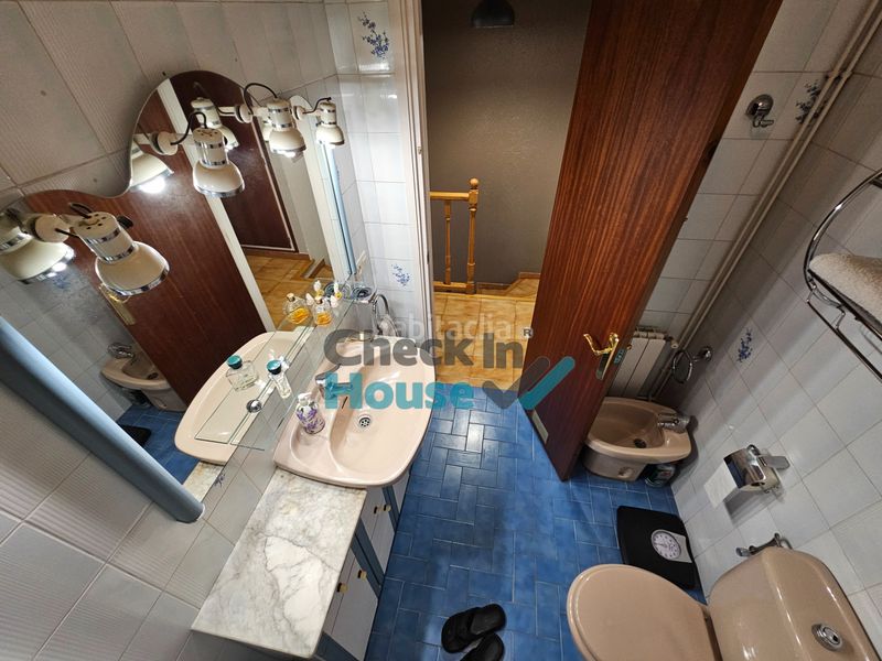 Foto a0384346-31bf-4fbd-8d33-c35d56dbd610. Casa adossada amb xemeneia calefacció aparcament a Llagostera