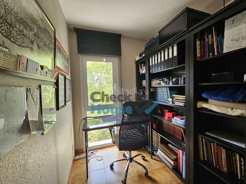Foto fa7053e4-4a68-4178-be38-16e531dd084c. Casa adossada amb xemeneia calefacció aparcament a Llagostera