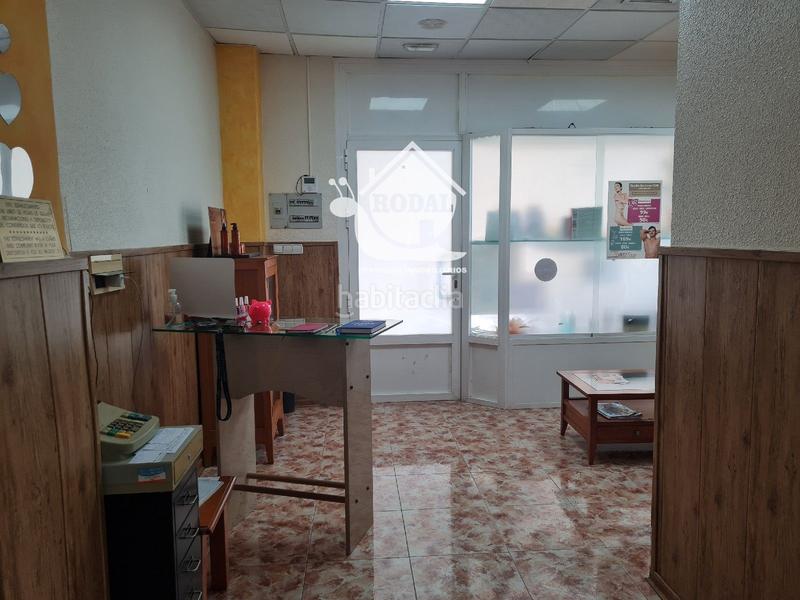 Foto 0c7f6e98-4c74-4c81-9bb3-7c6760ade9ec. Local comercial se vende o traspasa local de estética capital. en Almería