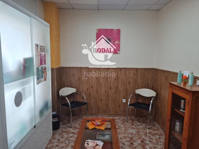 Foto 0d7f9f21-2a51-4987-9d40-a058dd0ccb30. Local comercial se vende o traspasa local de estética capital. en Almería