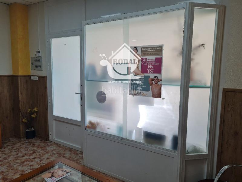 Foto 24c260f7-d70c-430f-b6af-4c393a036a98. Local comercial se vende o traspasa local de estética capital. en Almería