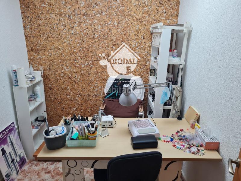 Foto 2d23b29c-9b86-4f8e-8dfe-76a83f5e02ed. Local comercial se vende o traspasa local de estética capital. en Almería