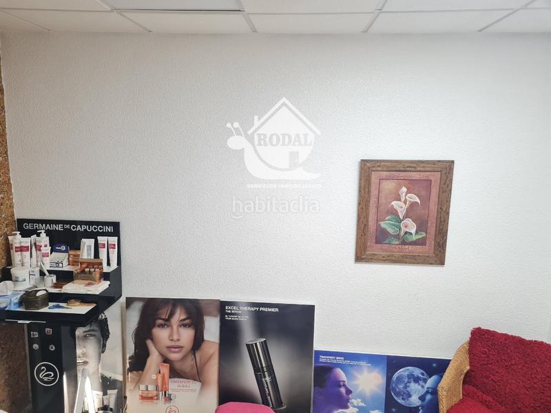 Foto a0aa0116-f8e9-43a7-be70-c894cd68def1. Local comercial se vende o traspasa local de estética capital. en Almería