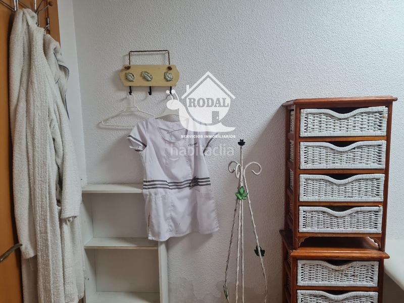Foto f97b5e1c-7f8c-48be-8ca3-e26d464d4494. Local comercial se vende o traspasa local de estética capital. en Almería