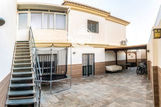 Zweistöckige Wohnung in Sierra de baza 1. Dúplex de 4 dormitorios con gran patio y garaje en los pinos