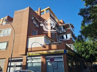 Pis a Bernardino delgado 21. Listo para entrar a vivir piso con terraza, garaje y vistas al m